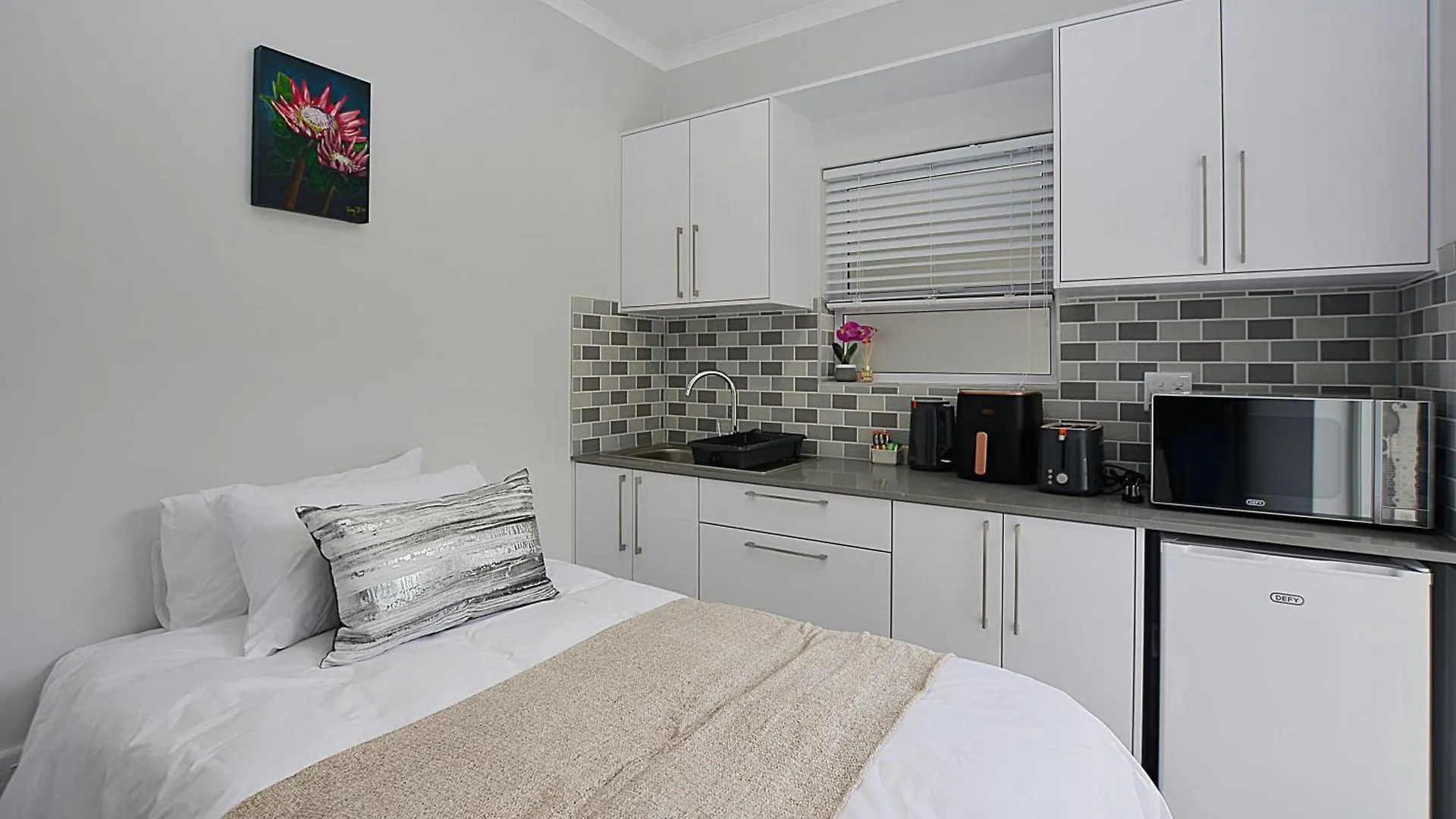 Leetch Views - Budget Room Cape Town 0*,  South Africa